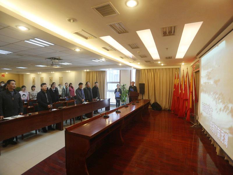 全體起立，齊唱《南泥灣》.JPG
